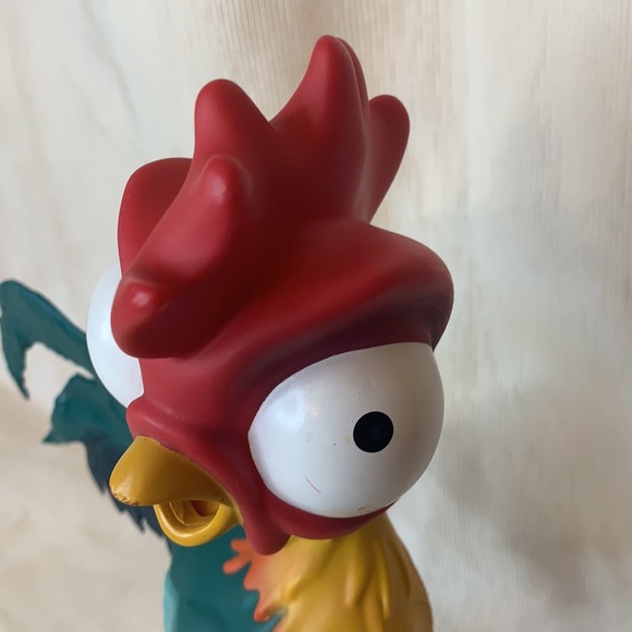 HTF Disney 2017 Moana Plastic squeeze and scream Hei Hei rooster squeaky toy - Picture 3 of 10